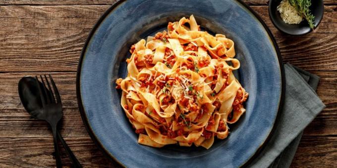 Bolognese pasta med biff og vin