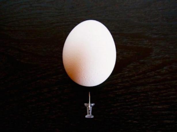 hvordan å koke et egg, slik at den ikke er sprukket