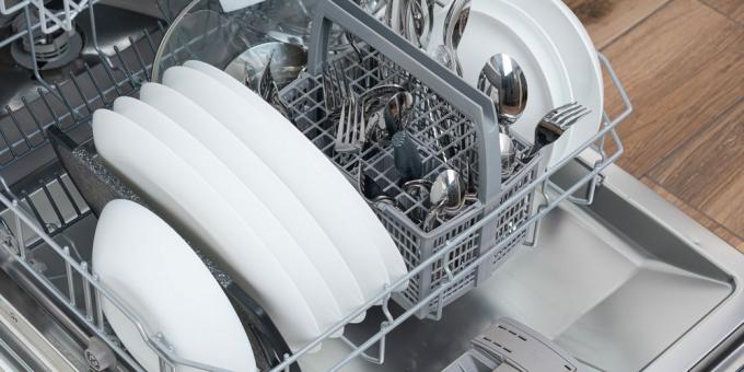 Slik rengjør du oppvaskkurver