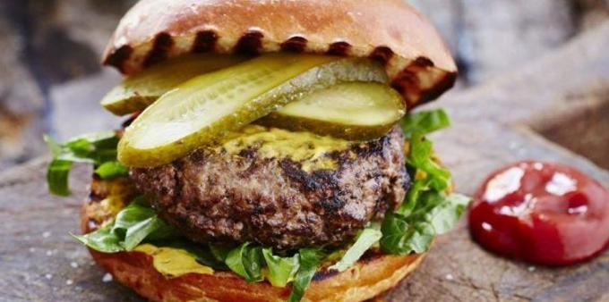 Beef retter: Burger med krydret oksekjøtt kotelett