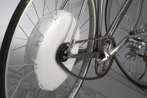 Med hjulet FlyKly Smart Hjul en hvilken som helst sykkel omdannes til elektrisk og intelligent