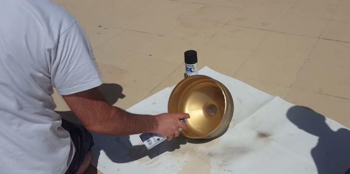 Lysekrone egne hender: Plastikk maling innvendig med gull maling