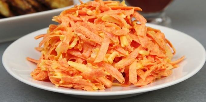 Carrot salat, ost og hvitløk