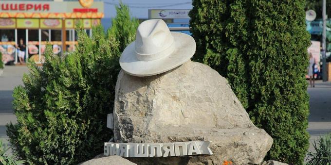 Attraksjoner i Anapa: monument over den hvite hatten