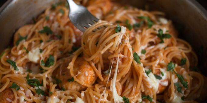 Spaghetti med kjøttboller og tomatsaus