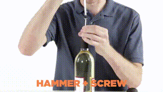 hvordan du åpner en flaske vin: en hammer og en skrue